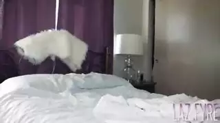يدرب معلم يوغا طالبه ثم ينيكها