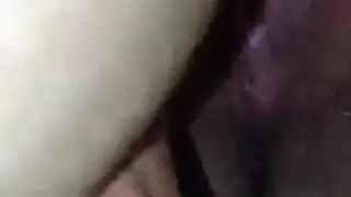 إباحية مدعومة بلعبة: كيتي تحافظ على قضيب مستنزف وسعيد