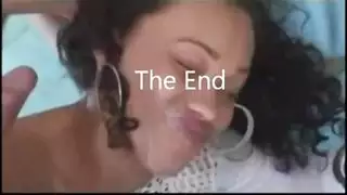 عاهرة ساخنة تئن بمؤخرة ضخمة سمراء تطحن على قضيب قاسٍ