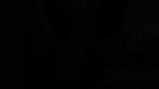 مدرب شخصي يمنح عميلته جلسة خاصة شديدة التعرق