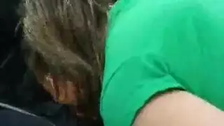 نجمات البورن تستخدم قضيبًا خرزيًا لجعل نفسها تندفع