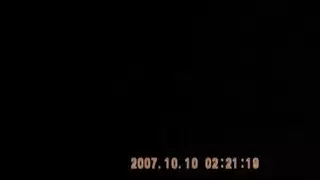 شابة تأخذ قضيبًا صارمًا في أول ظهور