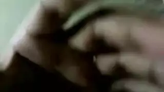 زوجة هندية ناضجة تتعرض لضربة قوية بينما زوجها غائب