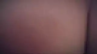 الشاب يمارس الجنس مع جارة مثيرة بوضعية كلابية