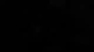 فتاة بمؤخرة فقاعية تأخذها من الخلف