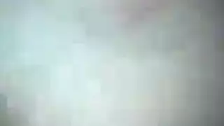 كلبة شقراء بمؤخرة مغرورة تُهيمن عليها في جماع صريح