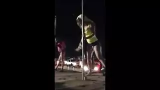 شريط جنس شرجي غير مقطع يظهر دانا دريموند وصديقاتها