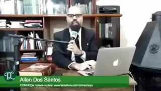 فتاة صلعاء ترتدي جوارب سوداء يتم finger فرجها الضيق قبل جنس عنيف