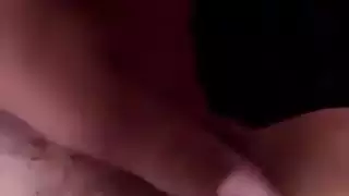 المرة الأولى للفتاة العربية الصغيرة تلمس نفسها