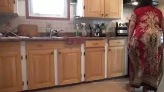 إباحية عائلة سياسية: نائب الرئيس الابن بالتبني ينزل على زوجة الأب