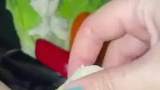 هواة أمريكيون: المرة الأولى لفتاة عذراء مراهقة مع قضيب سمين وعصيري