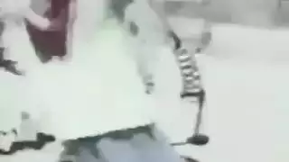 عارية ومستعدة: نجمه إباحية عربية تحلق لمشهد شرجي