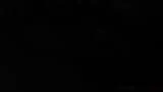 مراهق عربي يعاني من ضيق مالي في مشهد إباحي صريح