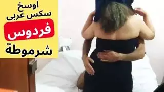 فردوس تتعرض لضغط على أثدائها وتدمير مهبلها في جنس مصري