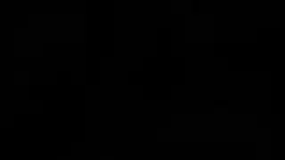 فتيات أنيقات يرتدين الفساتين يقدمن للشاب المحظوظ جلسة استمناء جماعية وانفجار هزة الجماع