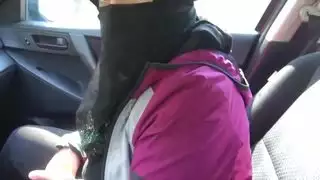 فيلم للكبار: شرطي ألماني يعرض عضوه الكبير بشكل غير متوقع