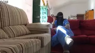 الجميلة التركية تبتل لقضيب صديق زوجها الأسود الهائل