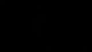 سيدة الأعمال المتحدثة بقذارة تعطي فيلم مص للقضيب لا يُنسى في العمل