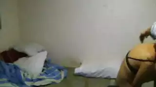 استمناء صريح لميلف يؤدي إلى قذف على الوجه مكثف