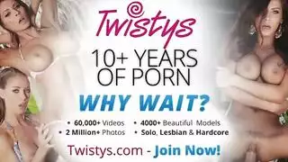 سكس بنات مع بعض يستمنون على رأس دمى الأرنب سكس سحاق