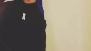 عاهرة شابة تأخذ عدة زبور واستمناء قاسي