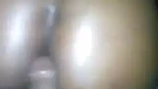 فتاة تجلس على رجلي عمها