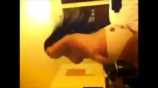 تلابس فيزو شفاف مع ترمتها الكبيرة تغري كل من يراها