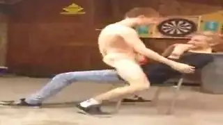  أميرة عربية تُفتح على قضيبين في النادي الليلي