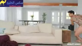 أخت ماكرة تمارس الجنس مع زوج أختها أمامها علاقة صريحة