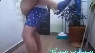 الواد زان البنت تحت السلم