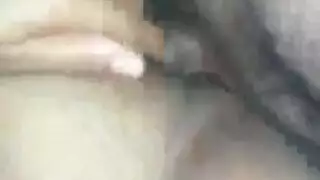 بورنو عنيف في المطبخ: زوجة كبيرة الصدر تئن على قضيب كبير