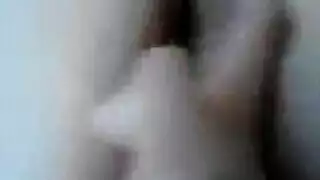 عاهرات جائعات للقضيب: تيا وفيكتوريا تتنافسان على تفريغ عمود ضخم