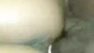 امرأة سوداء مشاكسة ذات أثداء كبيرة تمارس الجنس الصريح مع جوني