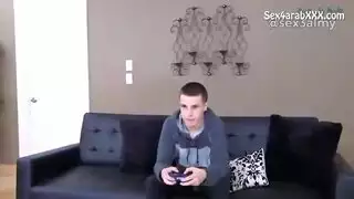 سكس شاب يتحرش بااخزه المرهقه شاب يسيربيت عمه وينيك بنته مترجم بل عربي كتبه