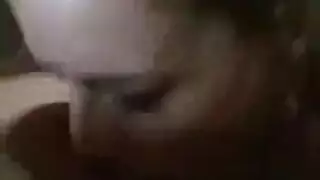 مراهقة تلعب بثدييها وكسها قبل أن يمارس معها رجلها الجنس