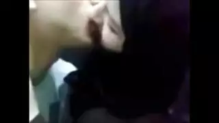 فتاة مصرية شقية محجبة تتعرض لجماع جماعي وتتلقى قذف داخلي